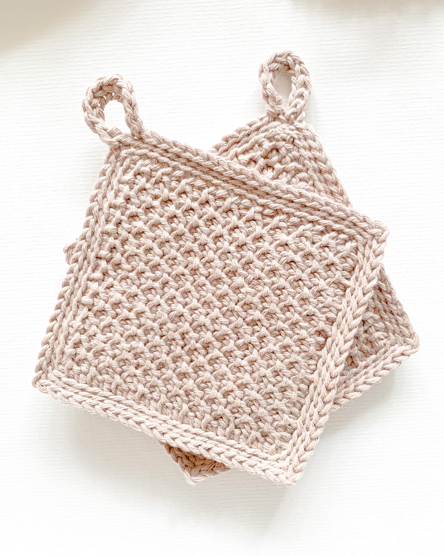 Lot de 2 maniques/dessous de plat (biscuit)